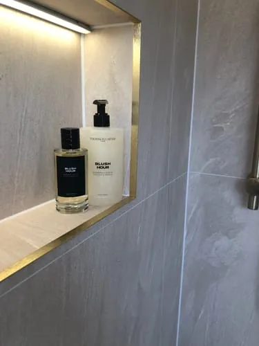 Rouge Avenue Blush Hour body wash 450 ml hindbær