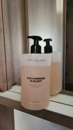 Rouge Avenue Cashmere Court body wash 450ml vanilje